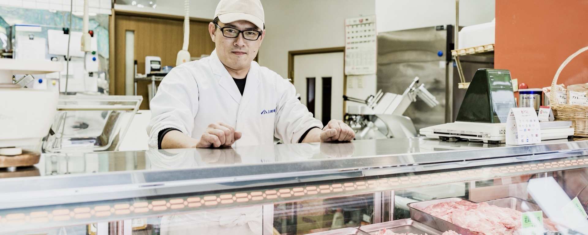 上田精肉店 店主