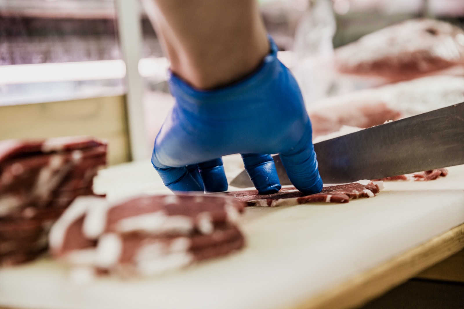丁寧な食肉加工